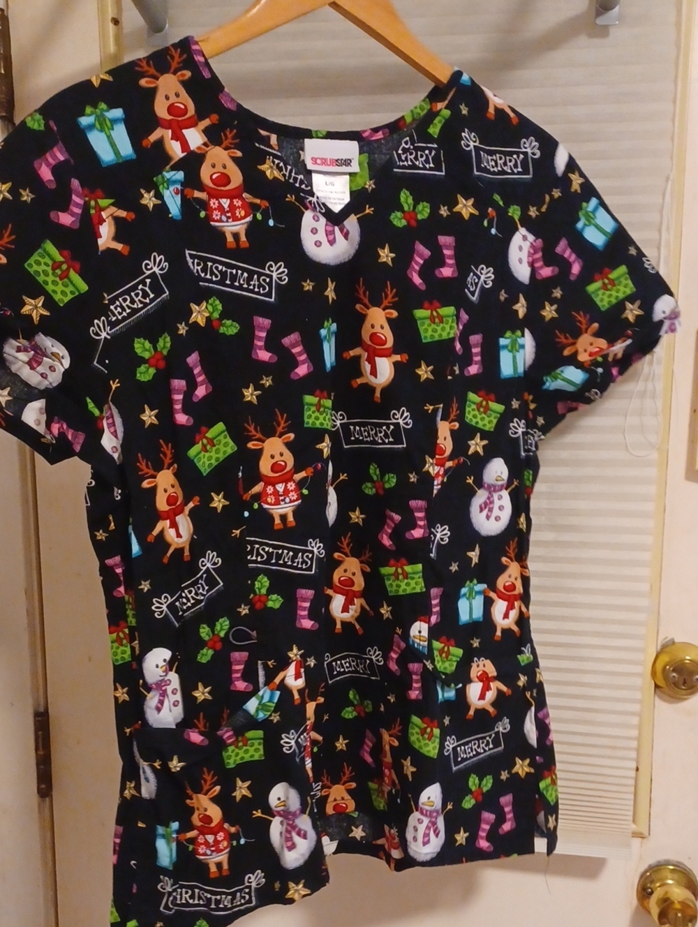 🌲Women's Scrubstar Black Holiday Reindeer & Snowman  Short Sleeve Top